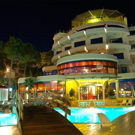Vela Hotel Restaurant Golem  Extérieur photo